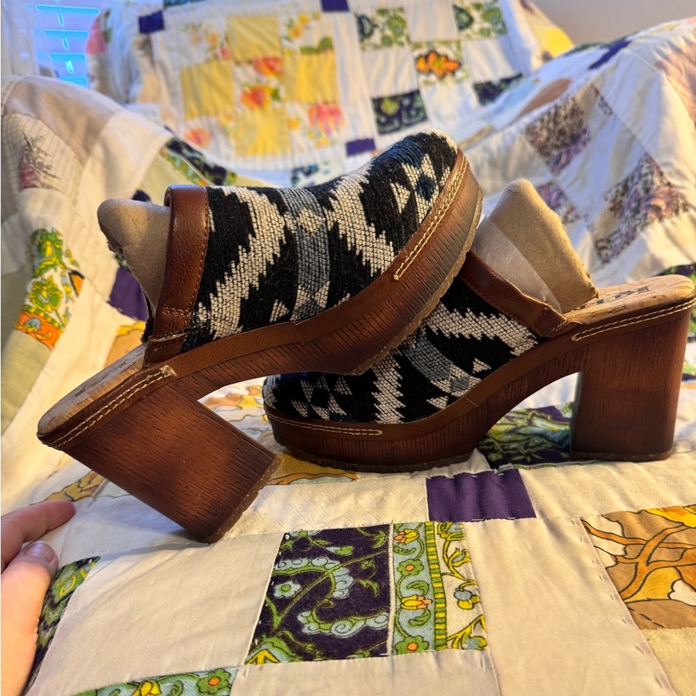KORKS Lori Woven Southwestern Clogs - Women's 8 - Picture 5 of 8